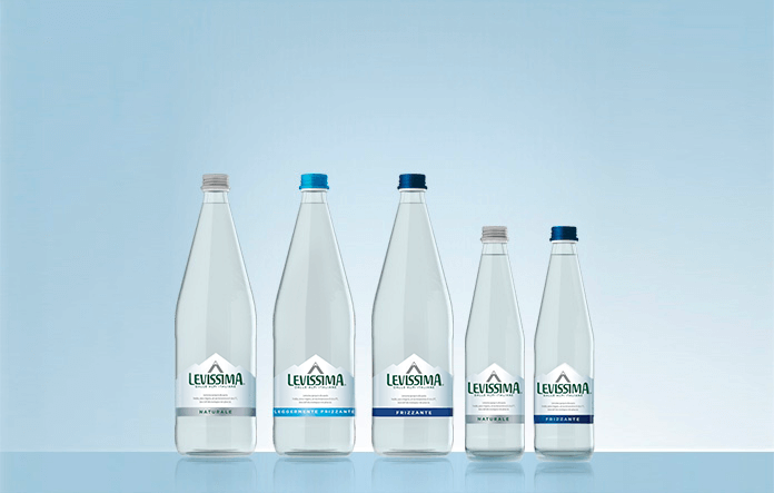 Le bottiglie di acqua Levissima dedicate alla ristorazione
