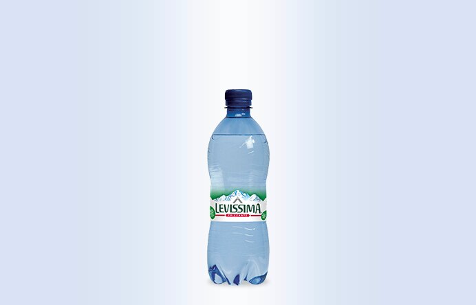 Bottiglia levissima frizzante da 50 cl in pet riciclato
