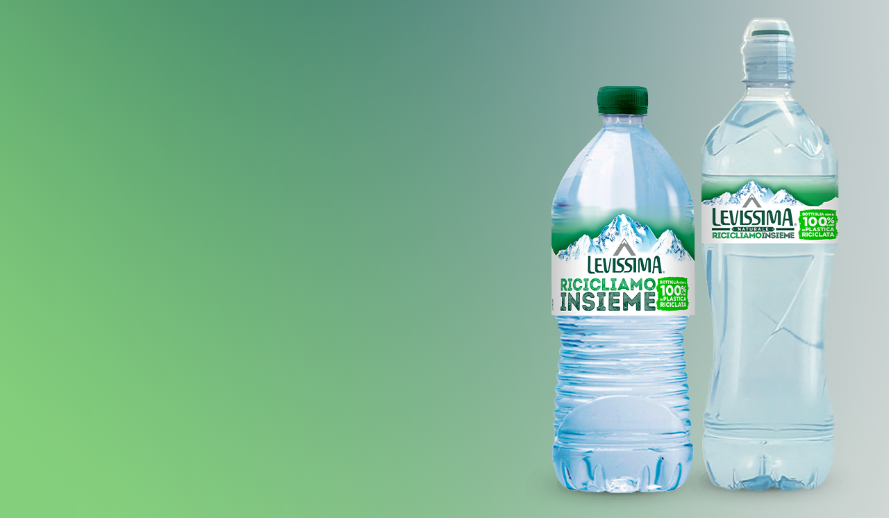 Bottiglia Levissima con il 100% di plastica riciclata