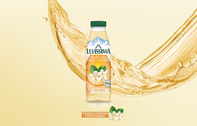 Rigenerati con il gusto 100% naturale di Levissima Natura. Rigenerati con il gusto 100% naturale di Levissima Natura.