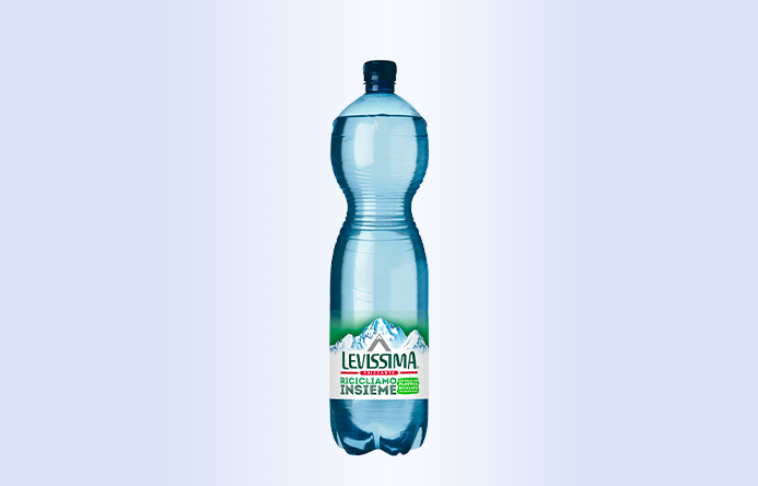 Bottiglia levissima frizzante da 1,5 litri in pet riciclato