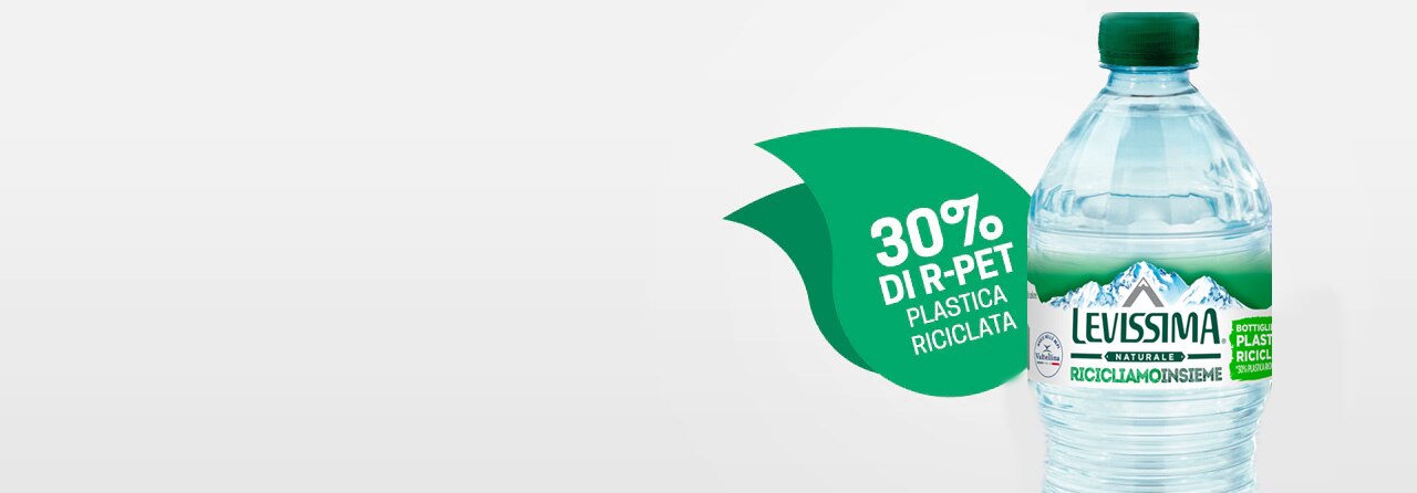 Bottiglia levissima con il 30% di plastica riciclata