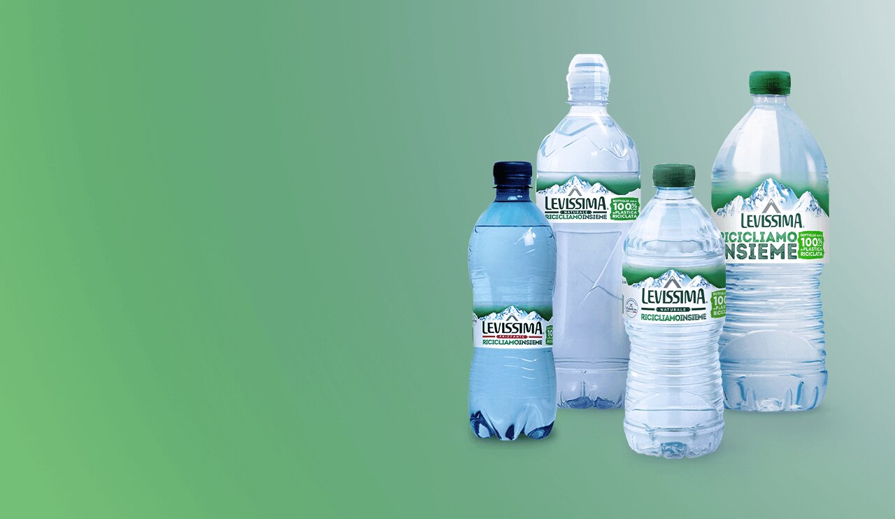 Bottiglia Levissima con il 100% di plastica riciclata Bottiglia Levissima con il 100% di plastica riciclata