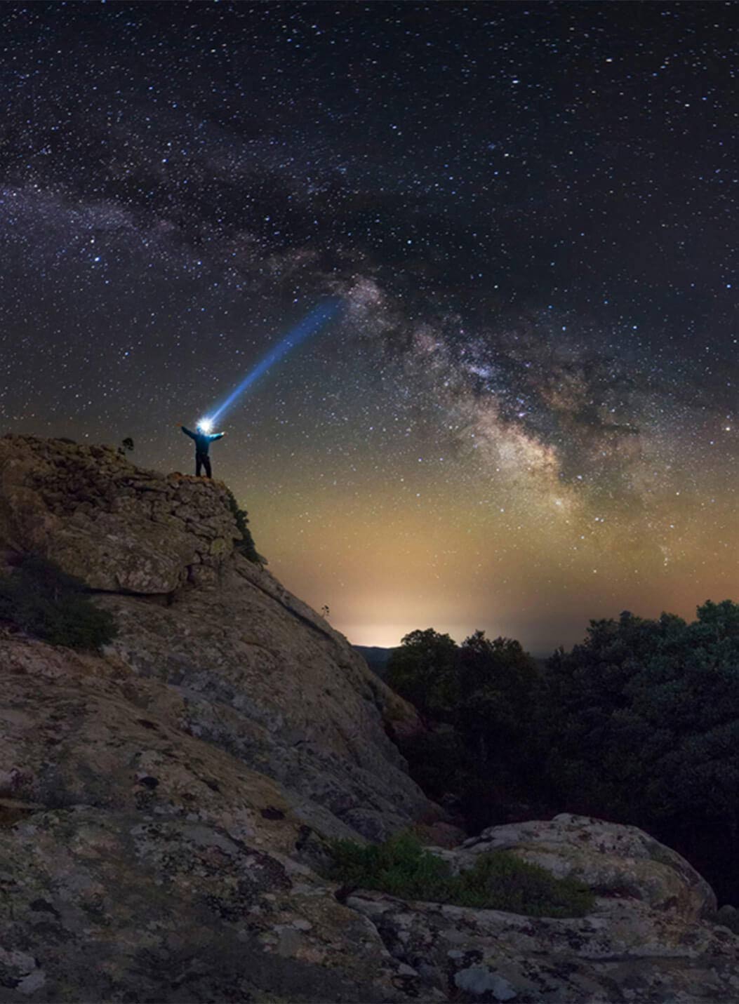 IVAN PEDRETTI PER ME FARE IL FOTOGRAFO PAESAGGISTA NON È SOLO UNA PASSIONE MA ANCHE UN LAVORO, E INOLTRE VIVENDO IN SARDEGNA, PIÙ CONOSCIUTA COME TERRA DI MARE, LA MONTAGNA È UNA SFIDA IN PIÙ, UNA PASSIONE A CUI GUARDO SEMPRE CON NOSTALGIA E DESIDERIO. NON C’È TREKKING O FREDDO CHE MI POSSA BLOCCARE DA RAGGIUNGERE LA META CHE HO PIANIFICATO PER LO SCATTO, POTER REALIZZARE LA FOTO CHE AVEVO IN TESTA E SPESSO ANCHE QUALCOSA DI MEGLIO È IMPAGABILE.