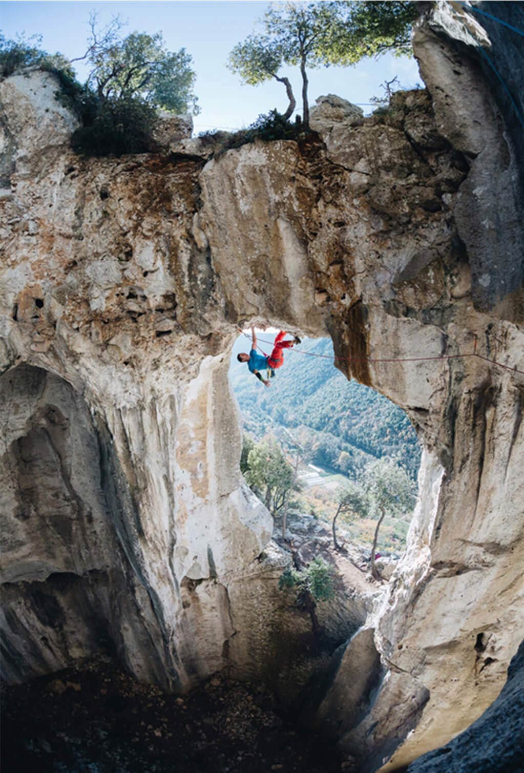 NICOLA DAMONTE OGNI GIORNO SCALO VERSO “QUALCOSA DI NUOVO” DICIAMO, CHE SIA UN PUNTO DI VISTA, UNA PROSPETTIVA OPPURE UNA NUOVA ESPERIENZA. SCIO, ARRAMPICO E SCATTO PER ME E PER ALTRI. LA FOTOGRAFIA MI HA SEMPRE ACCOMPAGNATO ED ANZI, PORTATO VERSO NUOVI ORIZZONTI ED AMICIZIE. CONTORNARE POI LA PROPRIO VITA CON MEMORIE RIPORTATE SU “PELLICOLA” È SEMPRE IL MEGLIO.
