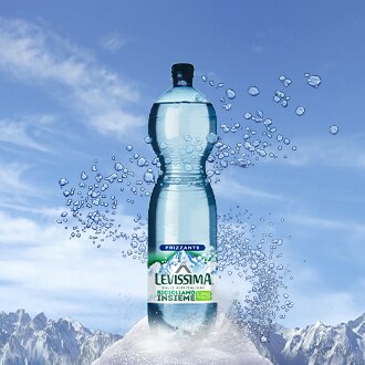 Bottiglia levissima frizzante da 1,5 litri in pet riciclato