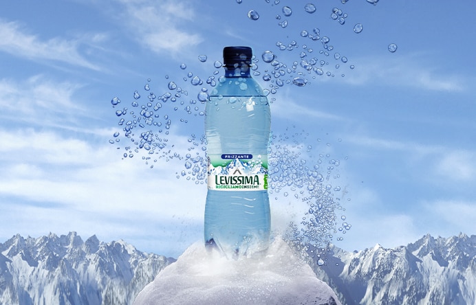 Bottiglia Levissima frizzante da 50 cl in pet riciclato Bottiglia Levissima frizzante da 50 cl in pet riciclato