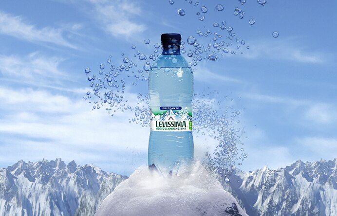 Bottiglia Levissima frizzante da 50 cl in pet riciclato Bottiglia Levissima frizzante da 50 cl in pet riciclato