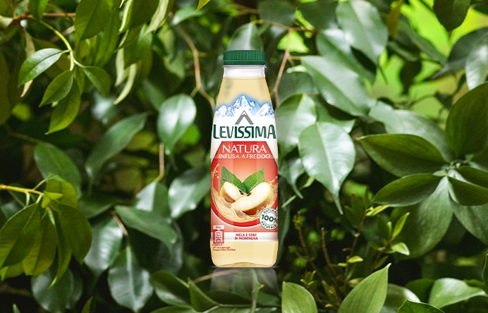 Rigenerati con il gusto 100% naturale di Levissima Natura. Rigenerati con il gusto 100% naturale di Levissima Natura.