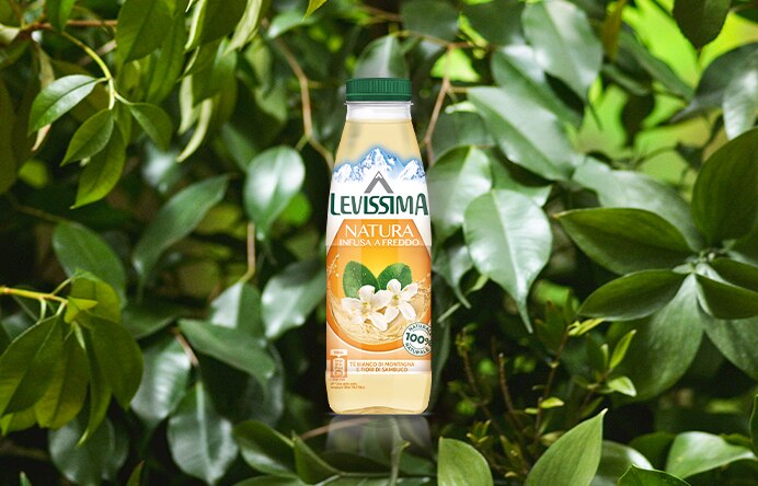 Rigenerati con il gusto 100% naturale di Levissima Natura. Rigenerati con il gusto 100% naturale di Levissima Natura.