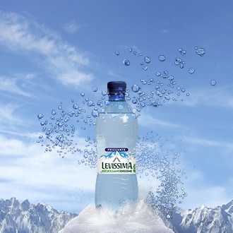 Bottiglia levissima frizzante da 50 cl in pet riciclato