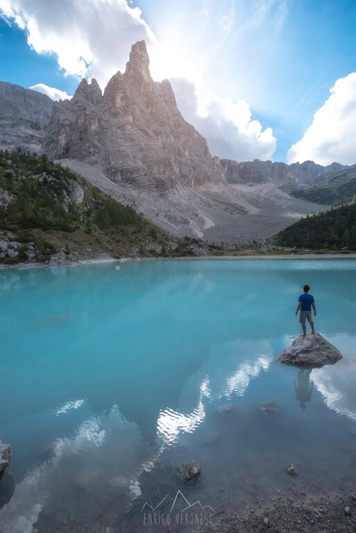 ENRICO VERONESE ENRICO 25 ANNI. DA SEMPRE CON LA PASSIONE DELLA MONTAGNA. DAPPRIMA GRAZIE AL BABBO CHE MI HA FATTO SCOPRIRE IL MAGICO MONDO DELLE ALPI E DOLOMITI E SUCCESSIVAMENTE CON LA PRATICA DELL’ARRAMPICATA SPORTIVA. ORA COME CONCLUSIONE DEL MIO PERCORSO MI STO PREPARANDO AL PERCORSO DI GUIDA ALPINA E ASSOCIANDOLO CON LA PASSIONE PER LA FOTOGRAFIA CERCO DI RENDERE OGNI GIORNO LIBERO UN’AVVENTURA UNICA!