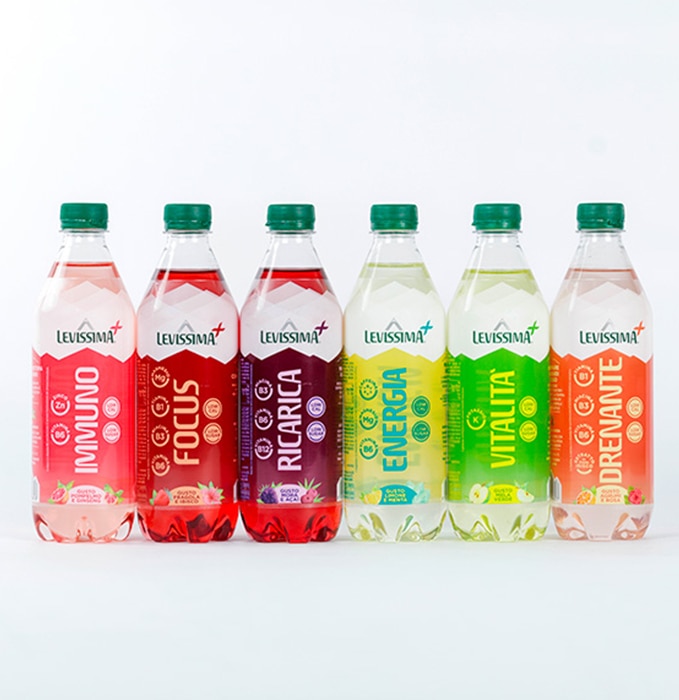 Nuove bottiglie d'acqua Levissima