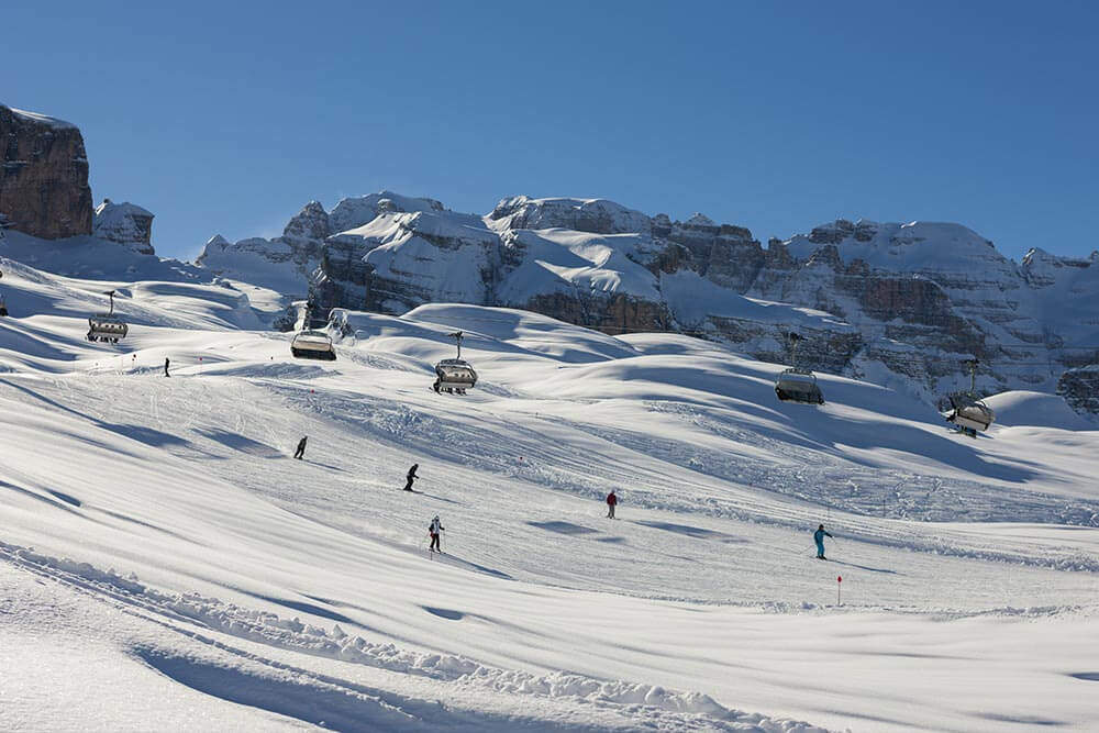 vacanze sulla neve, agli italiani piace sciare