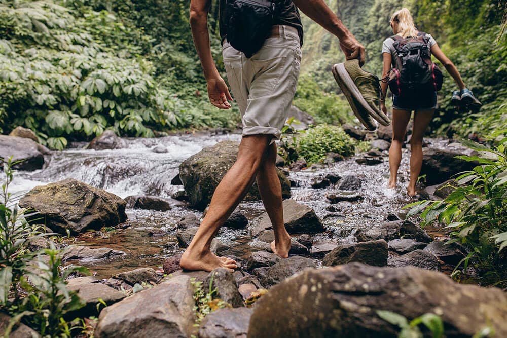 Scopri il Barefooting e i suoi percorsi a piedi nudi