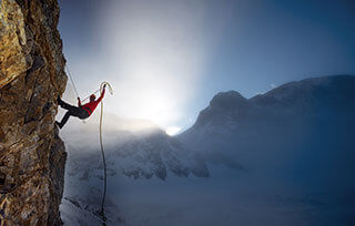 Scopri le differenze tra arrampicata sportiva, tradizionale e libera