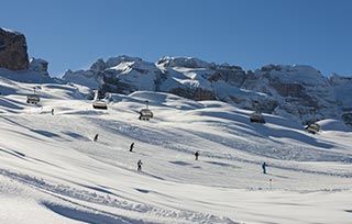 vacanze sulla neve, agli italiani piace sciare