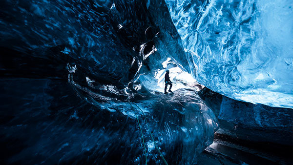 : Crystal Cave, la grotta tra i ghiacciai dell'Islanda
