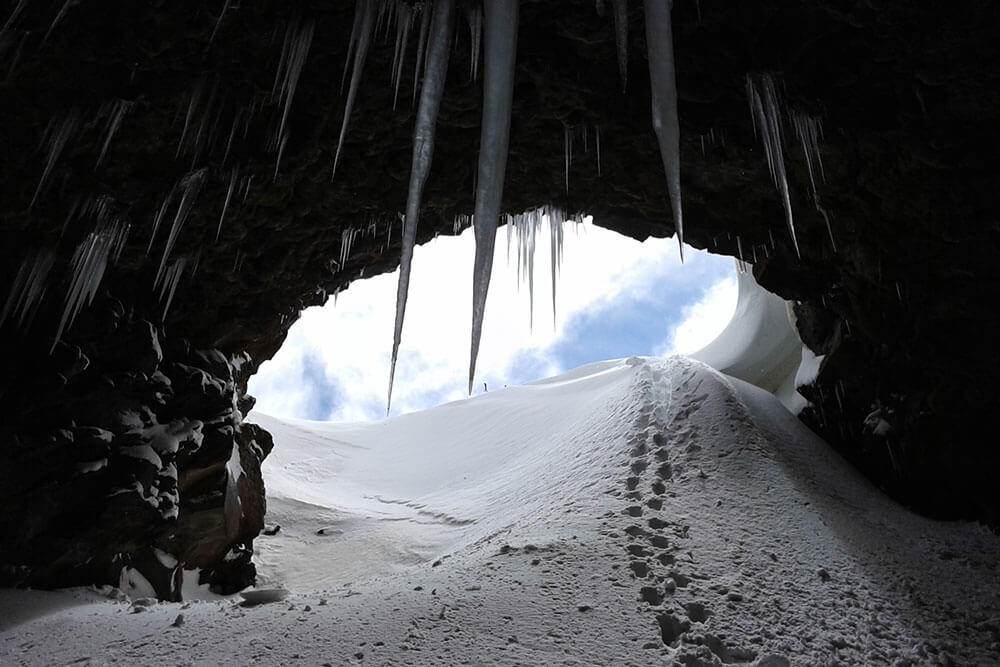 La grotta del gelo in Sicilia, il ghiacciaio più a sud d'Europa